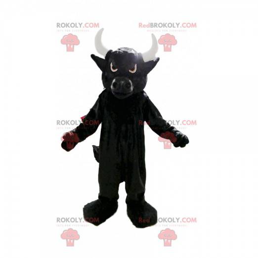 Mascota de toro negro travieso con grandes cuernos blancos. -