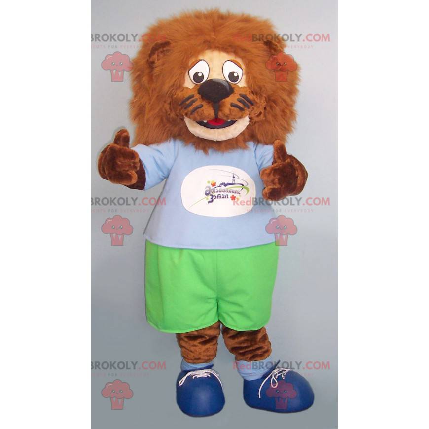 Mascota del león marrón todo peludo en traje verde y azul -