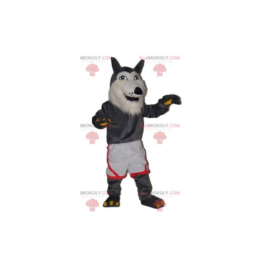 Mascota lobo gris muy alegre con pantalones cortos blancos -