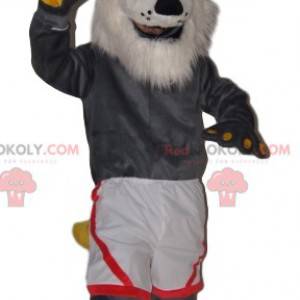 Mascote de lobo cinza muito alegre com shorts brancos -