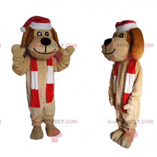 Munter beige hundemaskot med en julehat - Redbrokoly.com