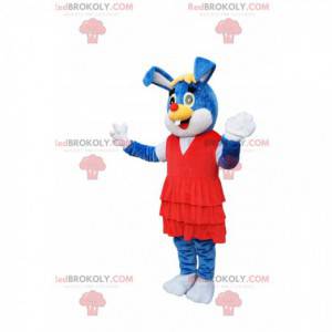 Blaues Kaninchenmaskottchen mit einem schönen roten Kleid -