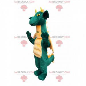Mascota cómica dragón verde, con bonitas alas amarillas -