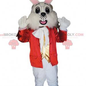 Kaninmaskot med en elegant röd jacka och glasögon -