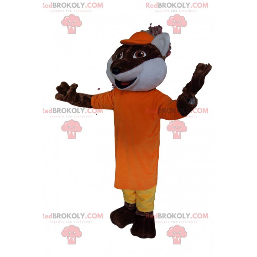 Mascote raposa marrom com uma roupa amarela e laranja -