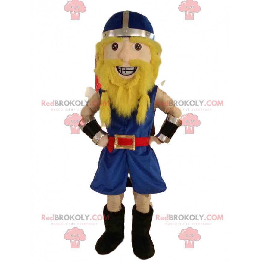 Feliz mascota guerrera vikinga, con un casco azul -