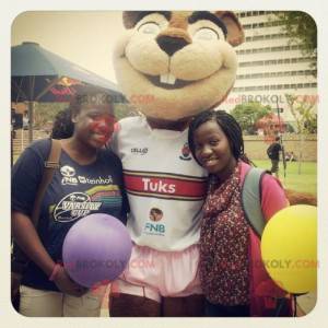 Brown and beige beaver mascot with big teeth - Redbrokoly.com