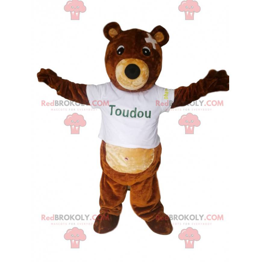 Mascotte d'ourson marron avec un t-shirt trop court et un Mascotte d'ourson marron avec un t-shirt trop court et un