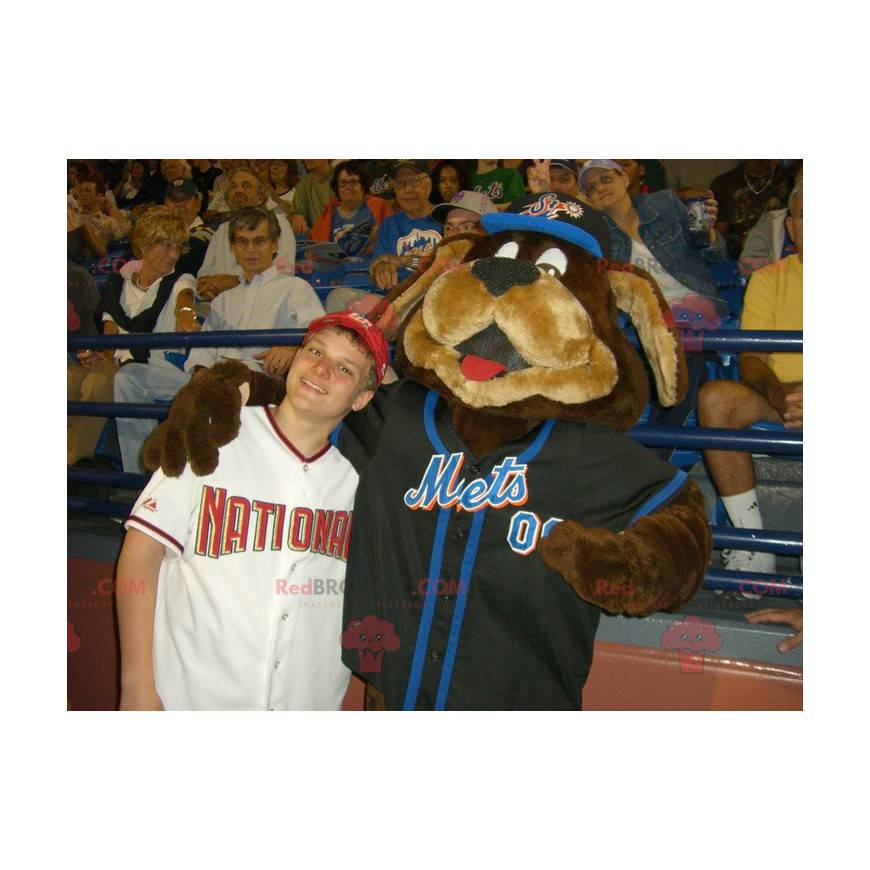 Mascotte de chien marron en tenue de sport - Redbrokoly.com Mascotte de chien marron en tenue de sport - Redbrokoly.com