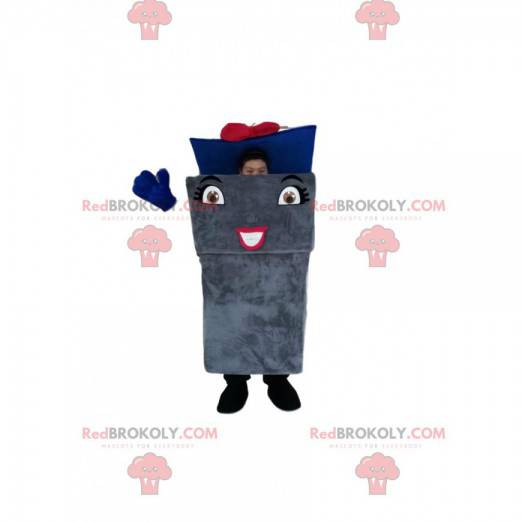Recycling afval mascotte met een blauwe vlinderdas -