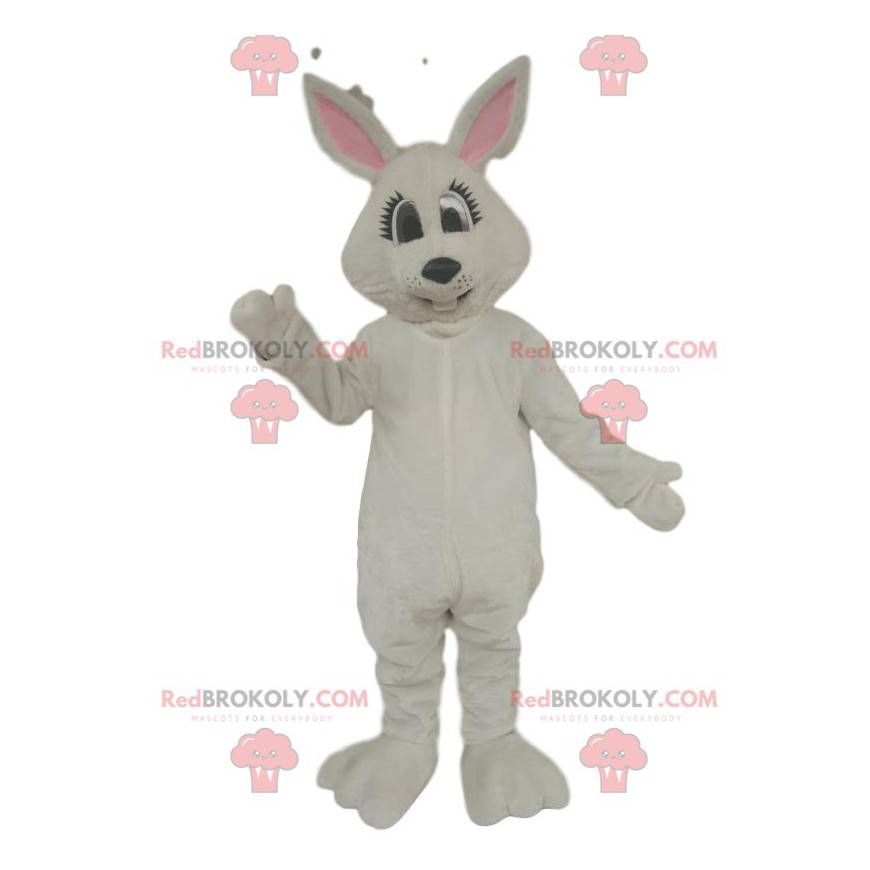 Mascote coelho branco apertando os olhos - Redbrokoly.com