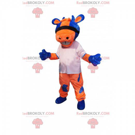 Orange und blaues Kuhmaskottchen mit weißem Trikot -