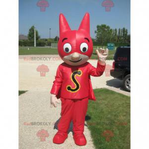 Mascota de superhéroe con una máscara y un traje rojo. -