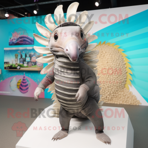 Gray Armadillo mascotte...