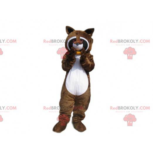 Mascote guaxinim marrom com uma espiga de milho - Redbrokoly.com