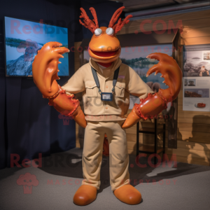 Personaje de disfraz de mascota Tan Lobster vestido con una camiseta Henley y Wraps
