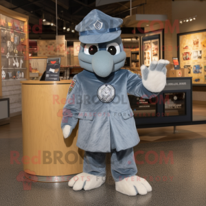 Personaje de traje de mascota Silver Air Force Soldier vestido con pantalones cortos de mezclilla y alfileres de chal