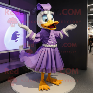 Personaje de disfraz de mascota de Purple Goose vestido con una falda y guantes