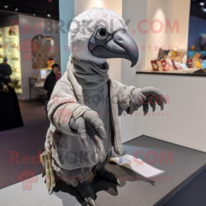 Personaje de traje de mascota Grey Dodo Bird vestido con una parka y chales
