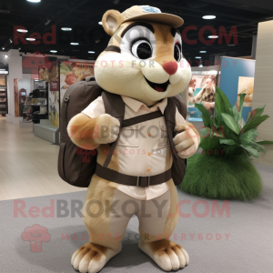 Beige Chipmunk maskot drakt figur kledd med en Cargo Shorts og håndvesker
