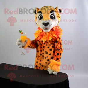 Oransje gepard maskot-draktfigur kledd med en cocktailkjole og hansker