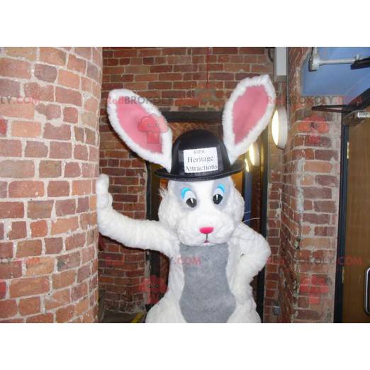 Mascotte coniglio bianco e grigio con un grande cappello -