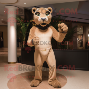 Tan Panther maskot drakt figur kledd med bodysuit og clutch-vesker