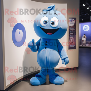 Personaje de traje de mascota Blue Plum vestido con una camisa de popelina y relojes