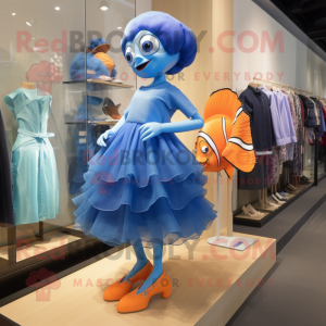 Personaje de disfraz de mascota Blue Clown Fish vestido con un mini vestido y clips para zapatos