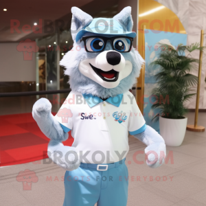 Himmelblå Say Wolf maskot drakt figur kledd med polo-t-skjorte og briller