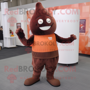 Personaje disfrazado de mascota de Rust Chocolates vestido con pantalones de yoga y gorros