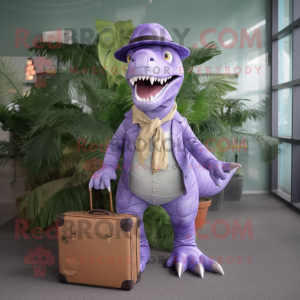 Lavendel T Rex maskot drakt figur kledd med en shorts og koffert