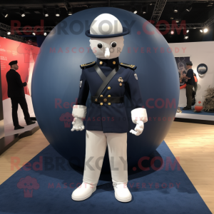 Personaje de traje de mascota de la bola de cañón humano de la Marina vestido con pantalones y pulseras