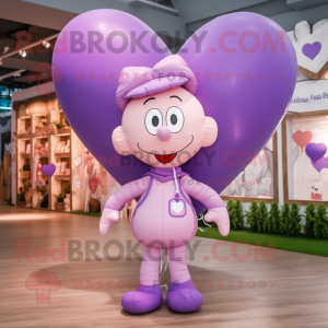Lavendel hjerteformede ballonger maskot kostyme karakter kledd med kordfløyelbukser og nøkkelringer