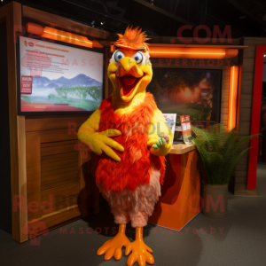 Personaje de disfraz de mascota de Orange Roosters vestido con pantalones cortos y chales