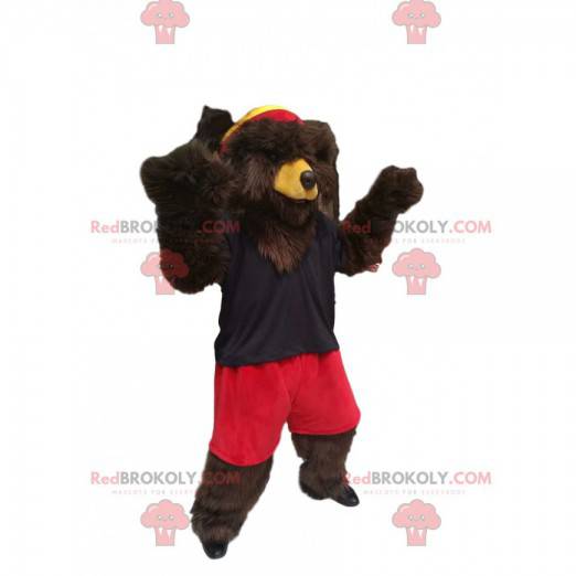 Mascota del oso pardo con pantalones cortos rojos y un traje de