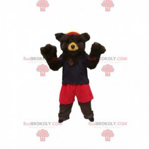 Brun bjørnemaskot med røde shorts og en marineblå badedragt -