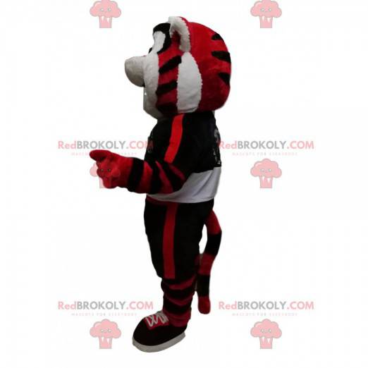 Mascote tigre vermelho e preto com roupas esportivas -