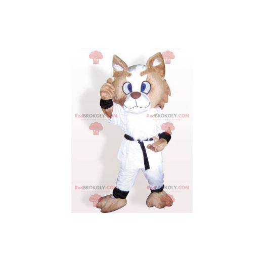 Mascote do gato marrom e branco vestido com um quimono -