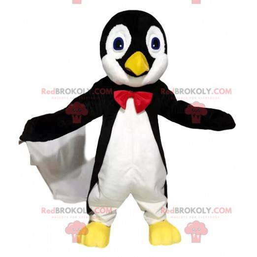 Mascotte de pingouin noir et blanc avec un nœud papillon rouge