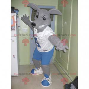 Graues Känguru-Maskottchen im blau-weißen Outfit -
