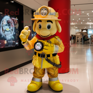 Gold Fire Fighter maskot...