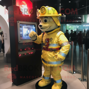 Gold Fire Fighter maskot...