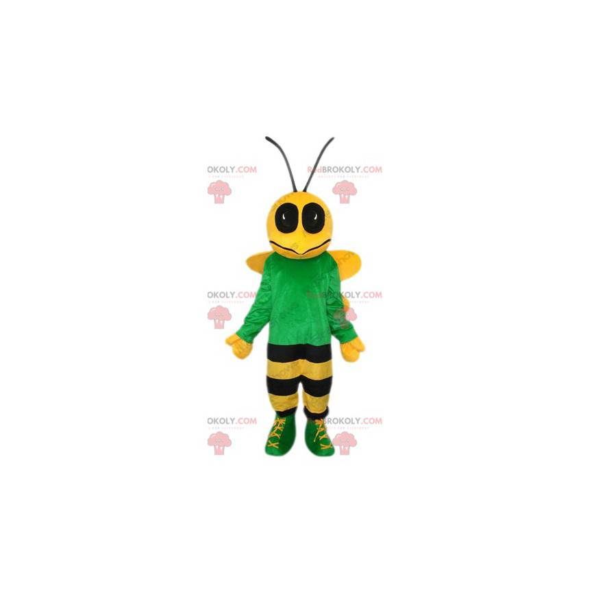 Gelbes und schwarzes Bienenmaskottchen mit einem grünen Trikot Gelbes und schwarzes Bienenmaskottchen mit einem grünen Trikot