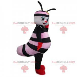 Kleine zwarte en roze insect mascotte met een mooie glimlach -