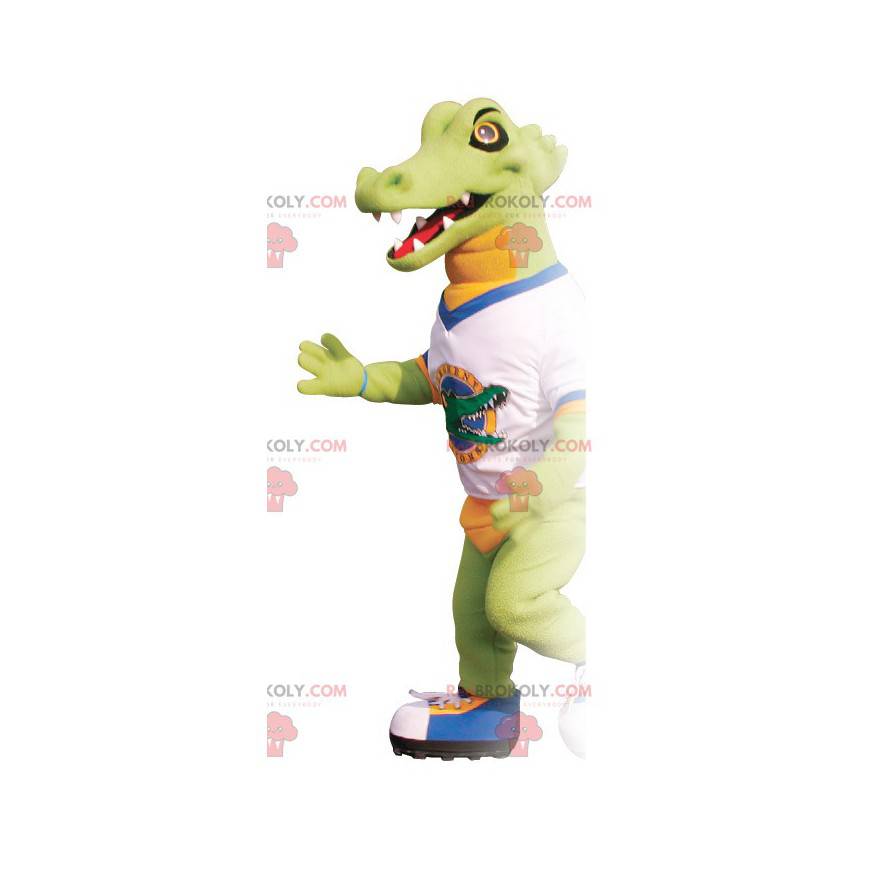Mascote crocodilo verde e laranja com uma camiseta -
