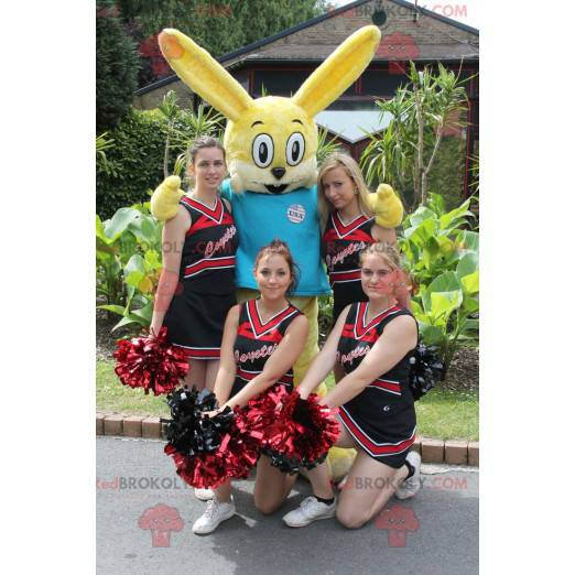 Geel konijn mascotte met een blauw t-shirt - Redbrokoly.com