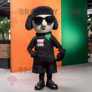 Schwarze Maskottchenfigur...