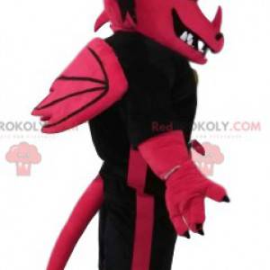 Mascote dragão fúcsia ameaçando com uma camisa de torcedor -