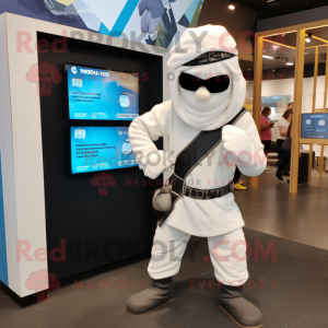 Witte Ninja mascotte...